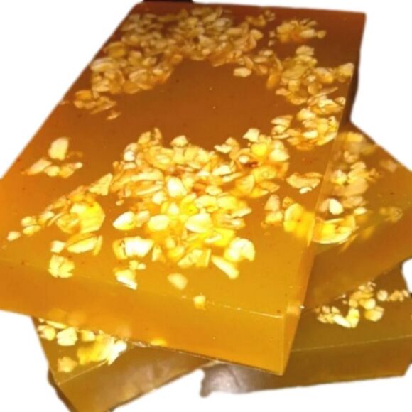 Hand Crafted organic vanilla bunches of oats soap bar - Picture 1 of 5